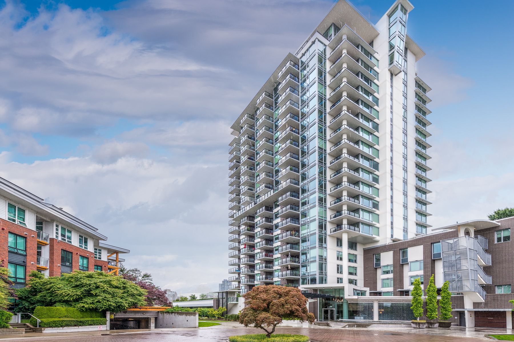 606-210 Salter Street New Westminster, The Peninsula riverfront condo exterior